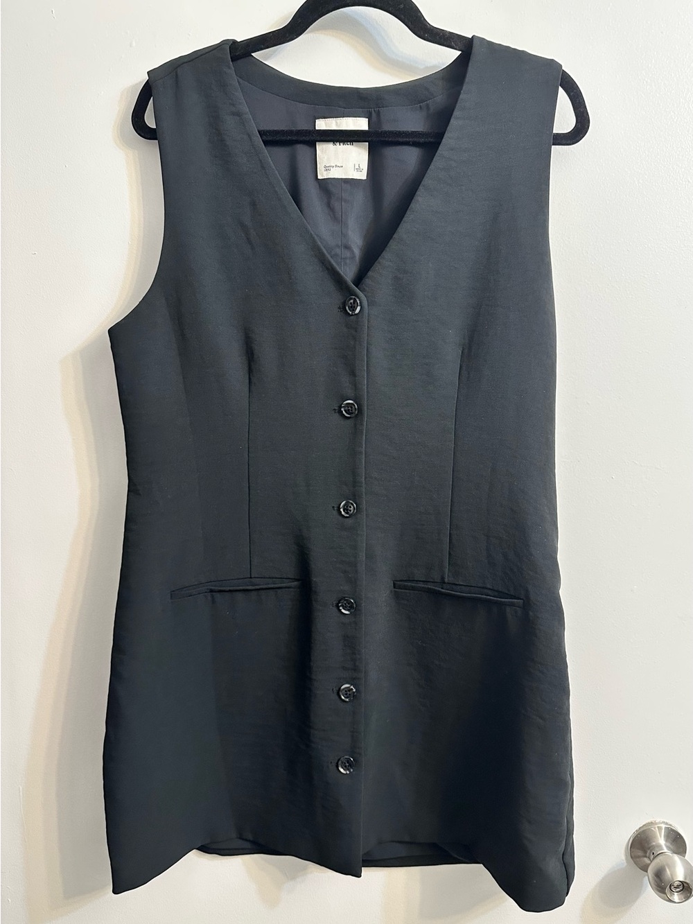 Abercrombie & Fitch. Like New. Classic Black Sleeveless Button-Front Vest Dress